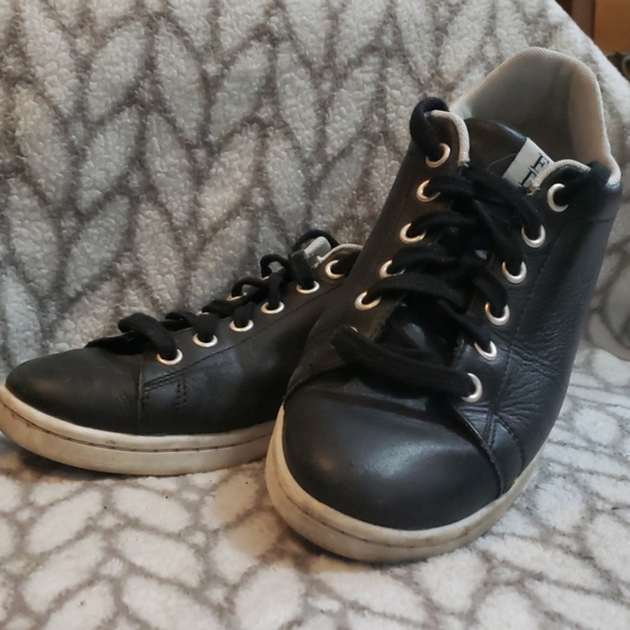 Shoes - Picture 2 of 3